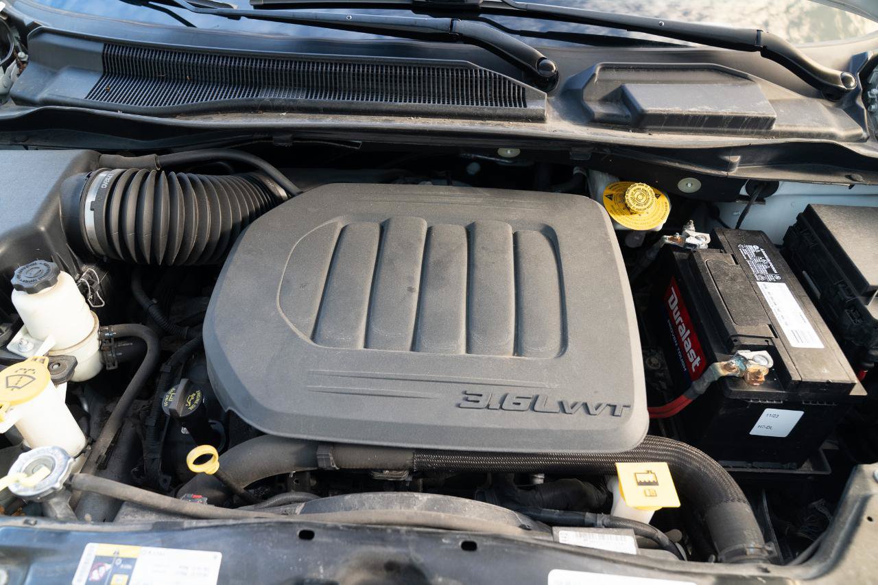 Used 2019 Dodge Grand Caravan SXT FWD image 38