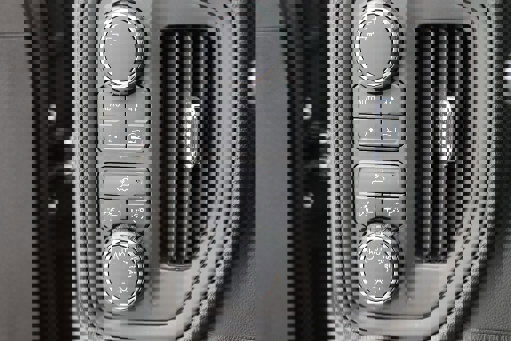 Used 2024 Chevrolet Silverado 1500 Custom AWD/4WD image 28