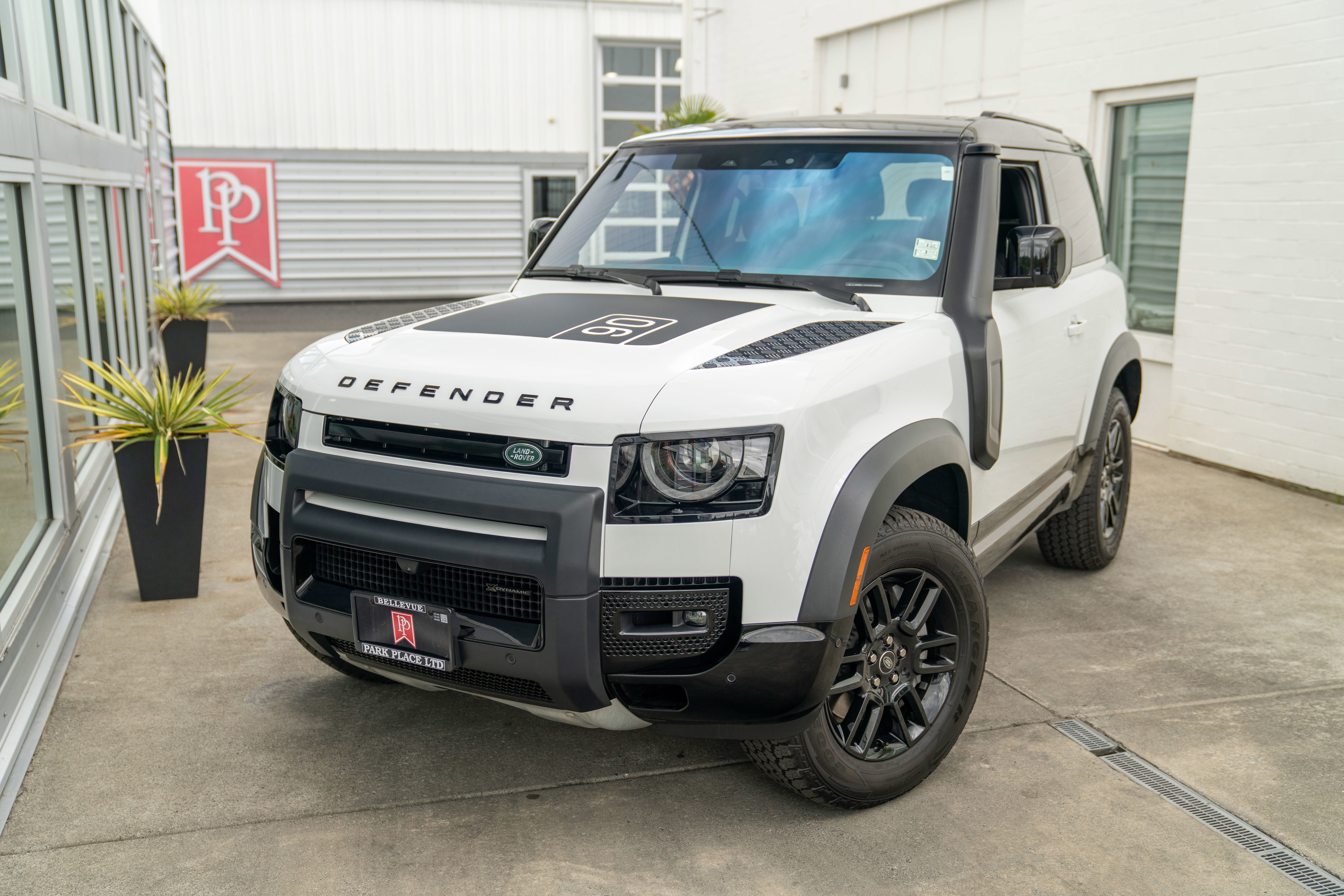 Used 2022 Land Rover Defender 90 X-Dynamic S image 3