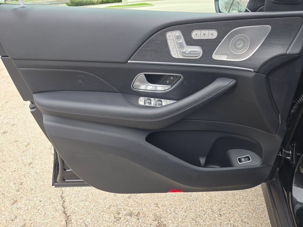 Used 2025 Mercedes-Benz GLS 450 4MATIC image 21