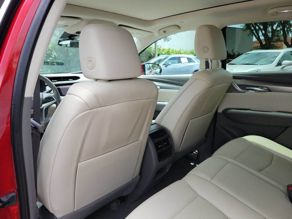 Certified 2022 Cadillac XT5 Premium Luxury w/ LPO, Premium Carpet Package FWD image 16