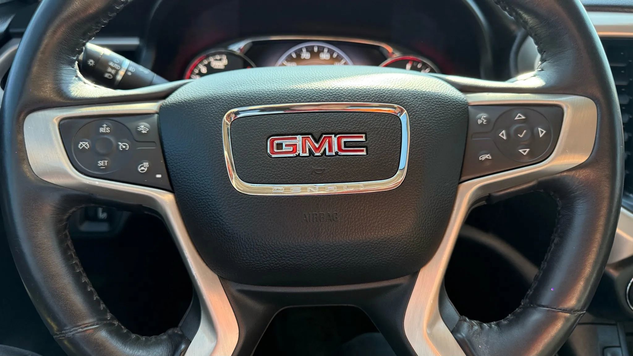 Used 2017 GMC Acadia Denali image 20