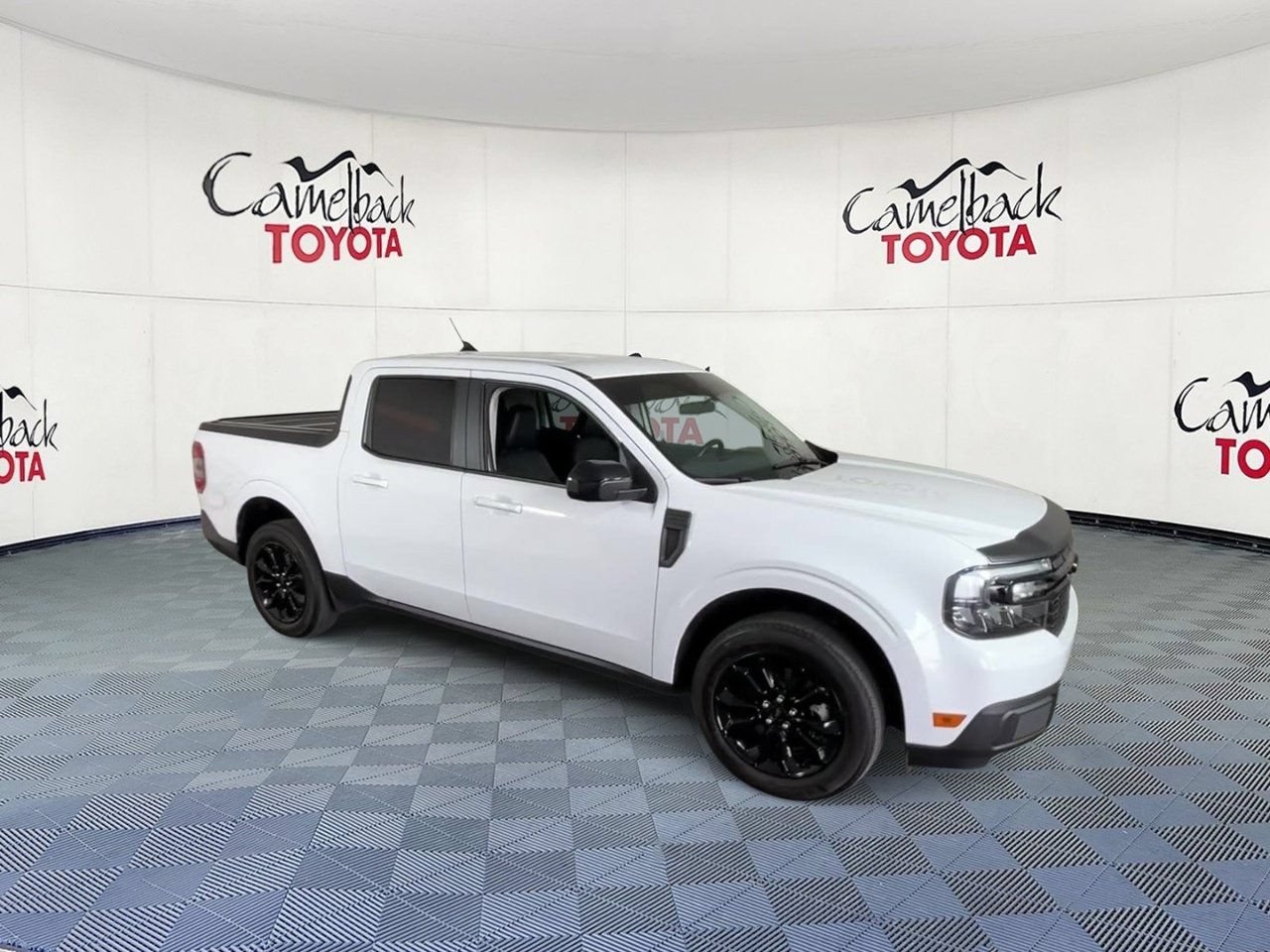 Used 2024 Ford Maverick Lariat w/ Black Appearance Package FWD image 2