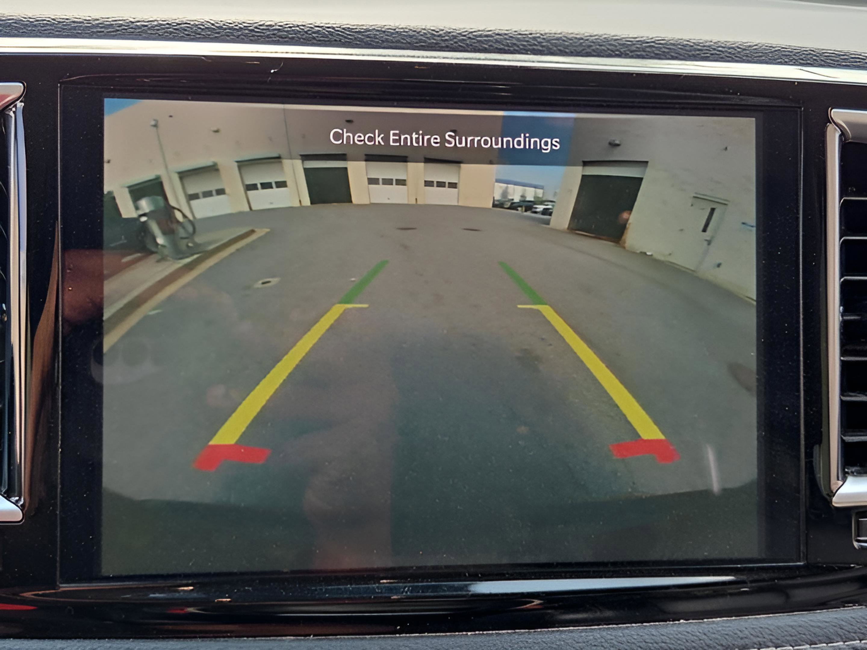 Used 2023 Chrysler Pacifica Touring-L image 18