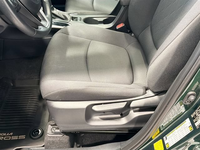 Certified 2022 Toyota Corolla Cross LE w/ Moonroof Package AWD/4WD image 16