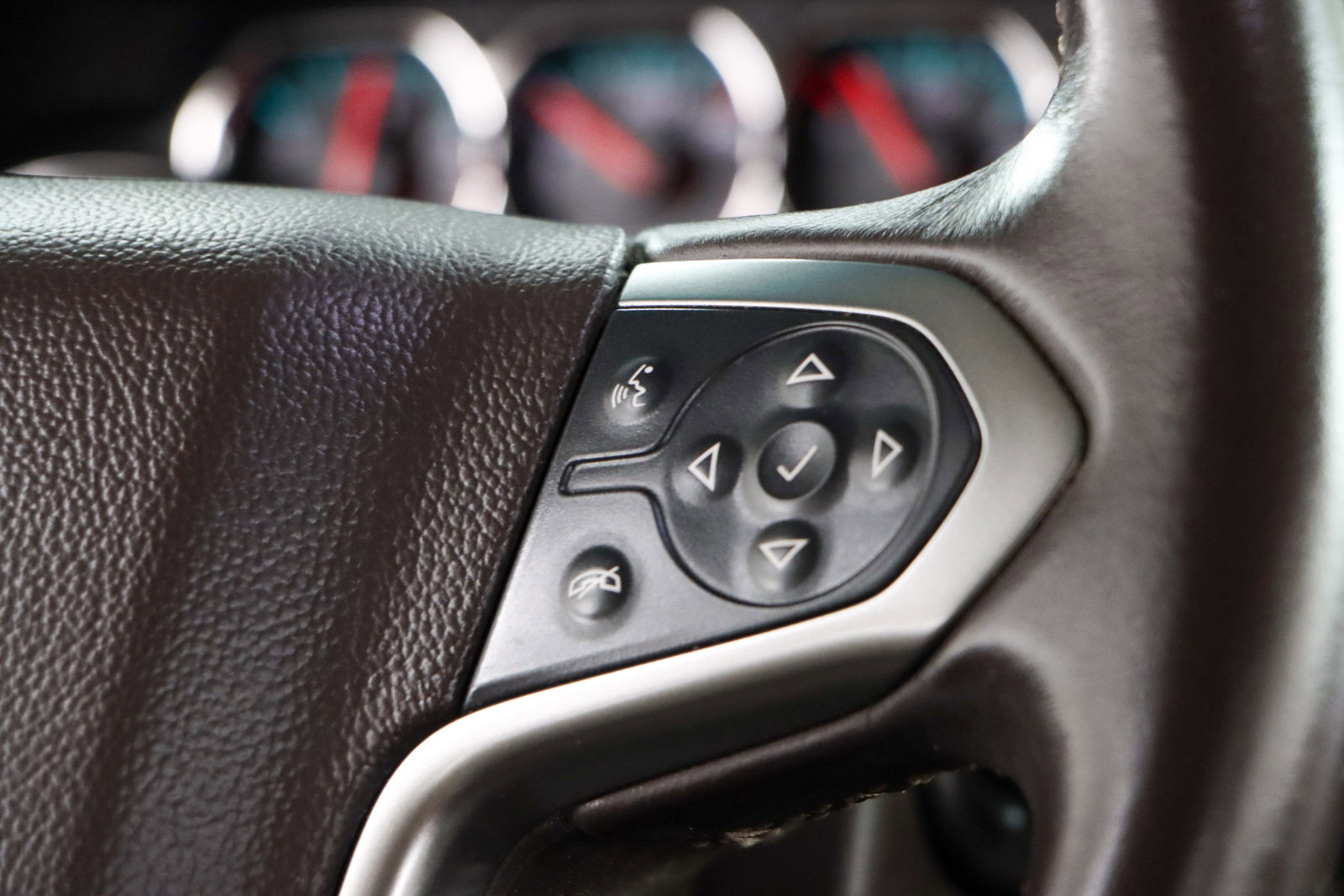 Used 2018 Chevrolet Suburban LT image 15