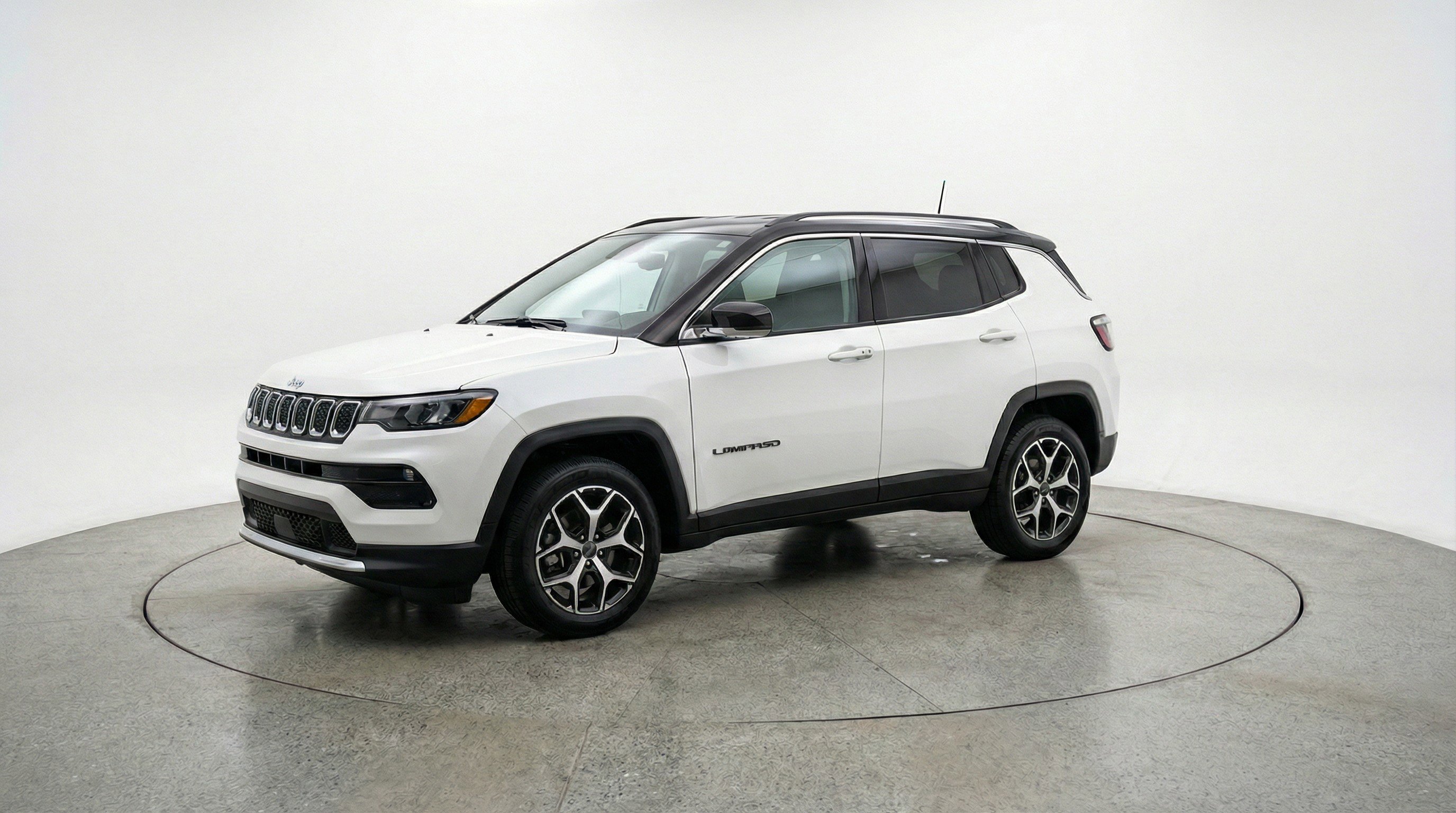 Used 2025 Jeep Compass Limited AWD/4WD image 3
