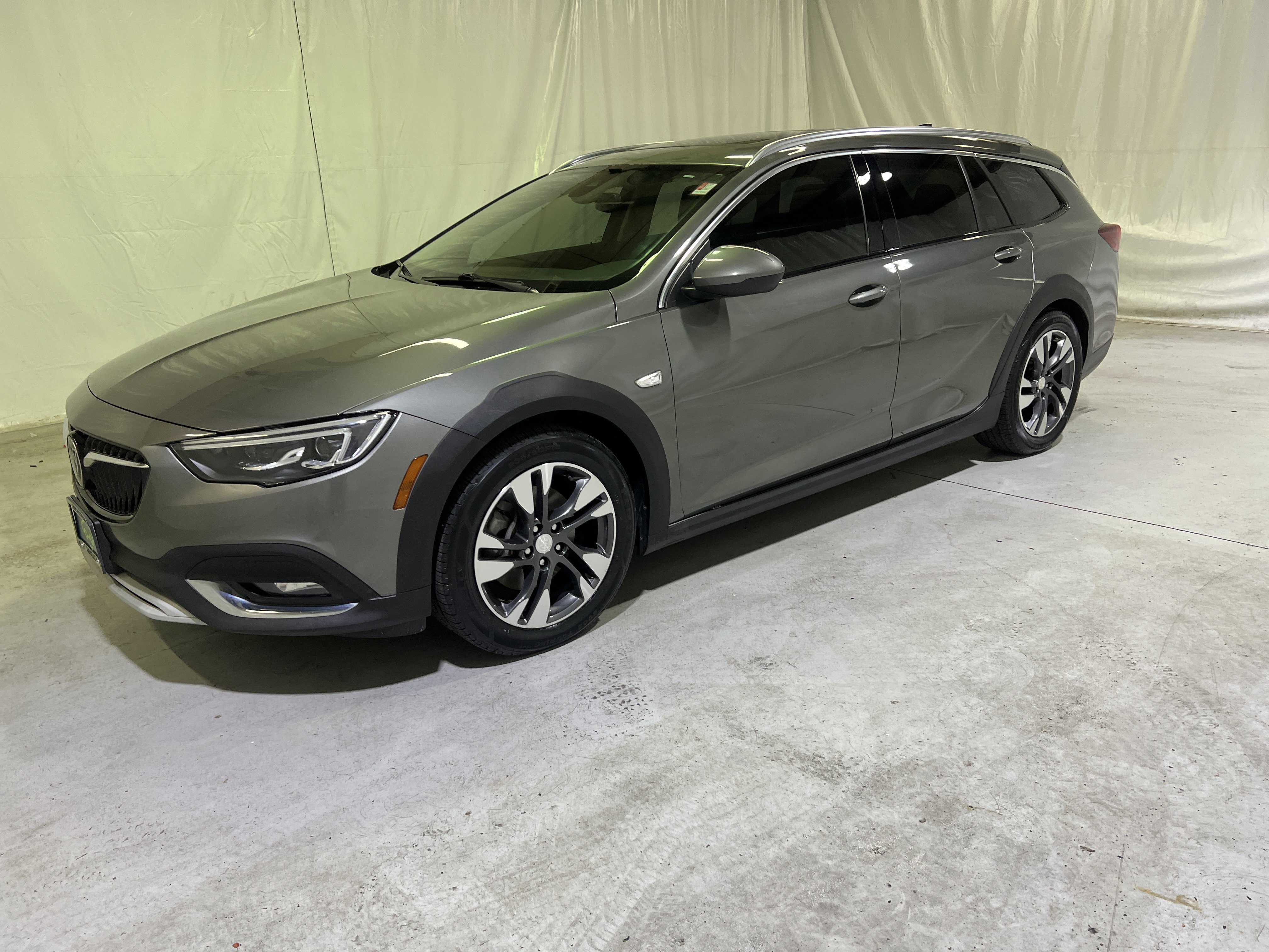 Certified 2018 Buick Regal Essence w/ Driver Confidence Package #1 AWD/4WD image 6