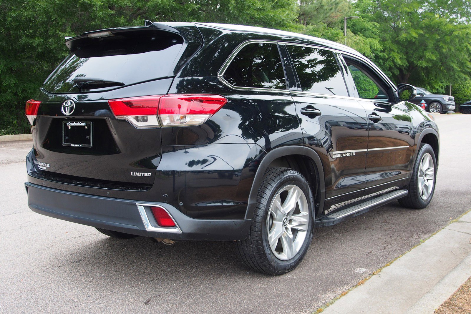 Used 2019 Toyota Highlander Limited FWD image 7