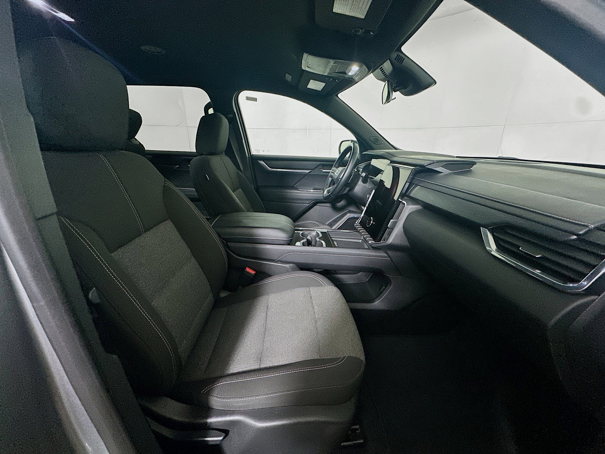 Used 2025 GMC Acadia Elevation image 34