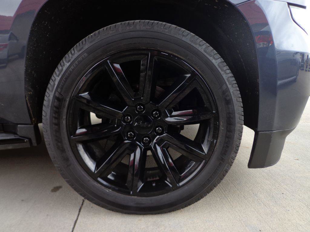 Used 2015 Chevrolet Suburban LTZ image 9