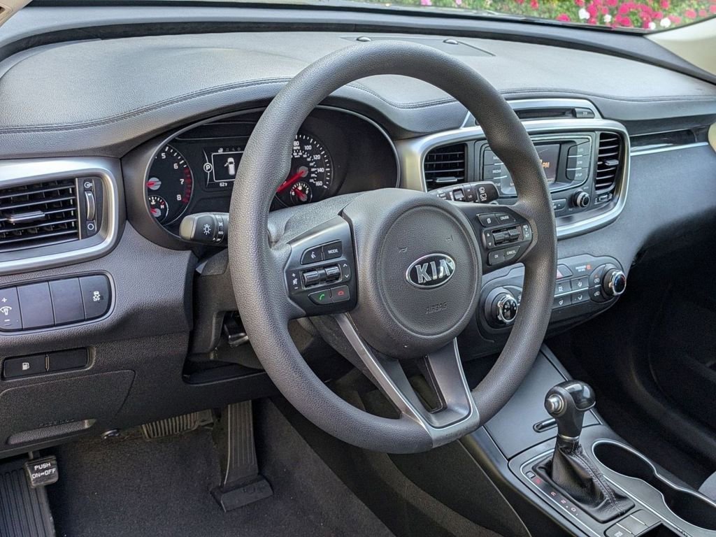 Used 2016 Kia Sorento LX image 11