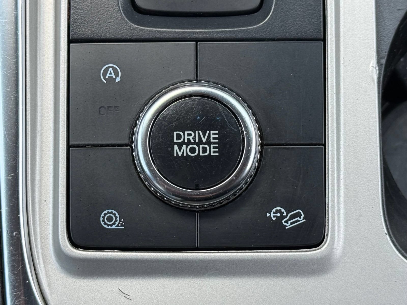 Used 2024 Ford Explorer XLT w/ Equipment Group 202A AWD/4WD image 27