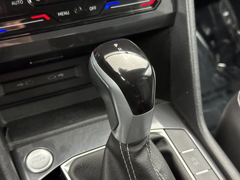 Used 2024 Volkswagen Tiguan SE image 21