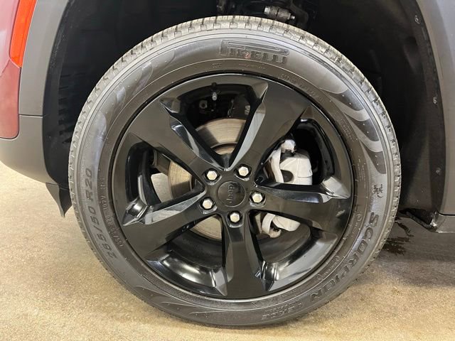 Used 2023 Jeep Grand Cherokee Limited w/ Black Appearance Package image 30
