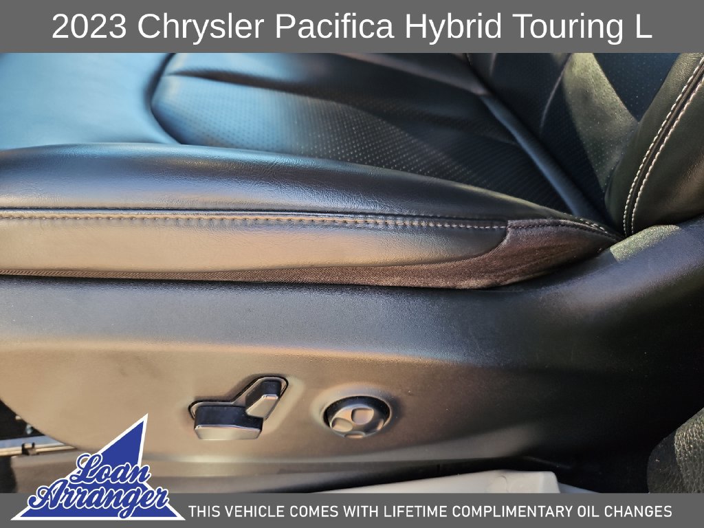 Used 2023 Chrysler Pacifica Touring-L FWD image 23