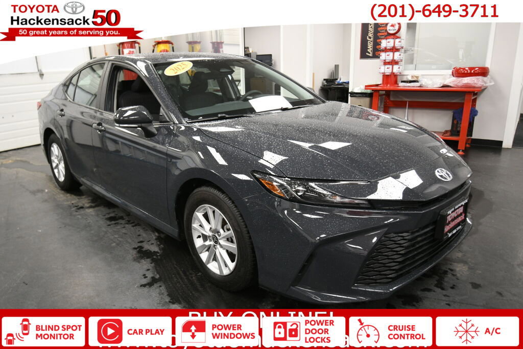 Certified 2025 Toyota Camry LE image 1