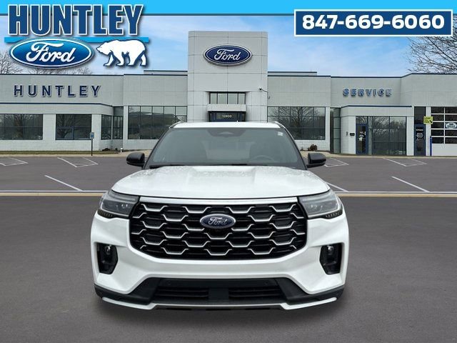 Used 2025 Ford Explorer Platinum w/ Ultimate Package image 3