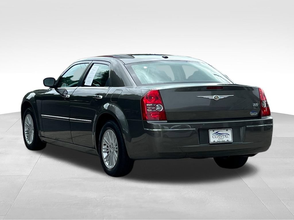 Used 2010 Chrysler 300 Touring RWD image 12