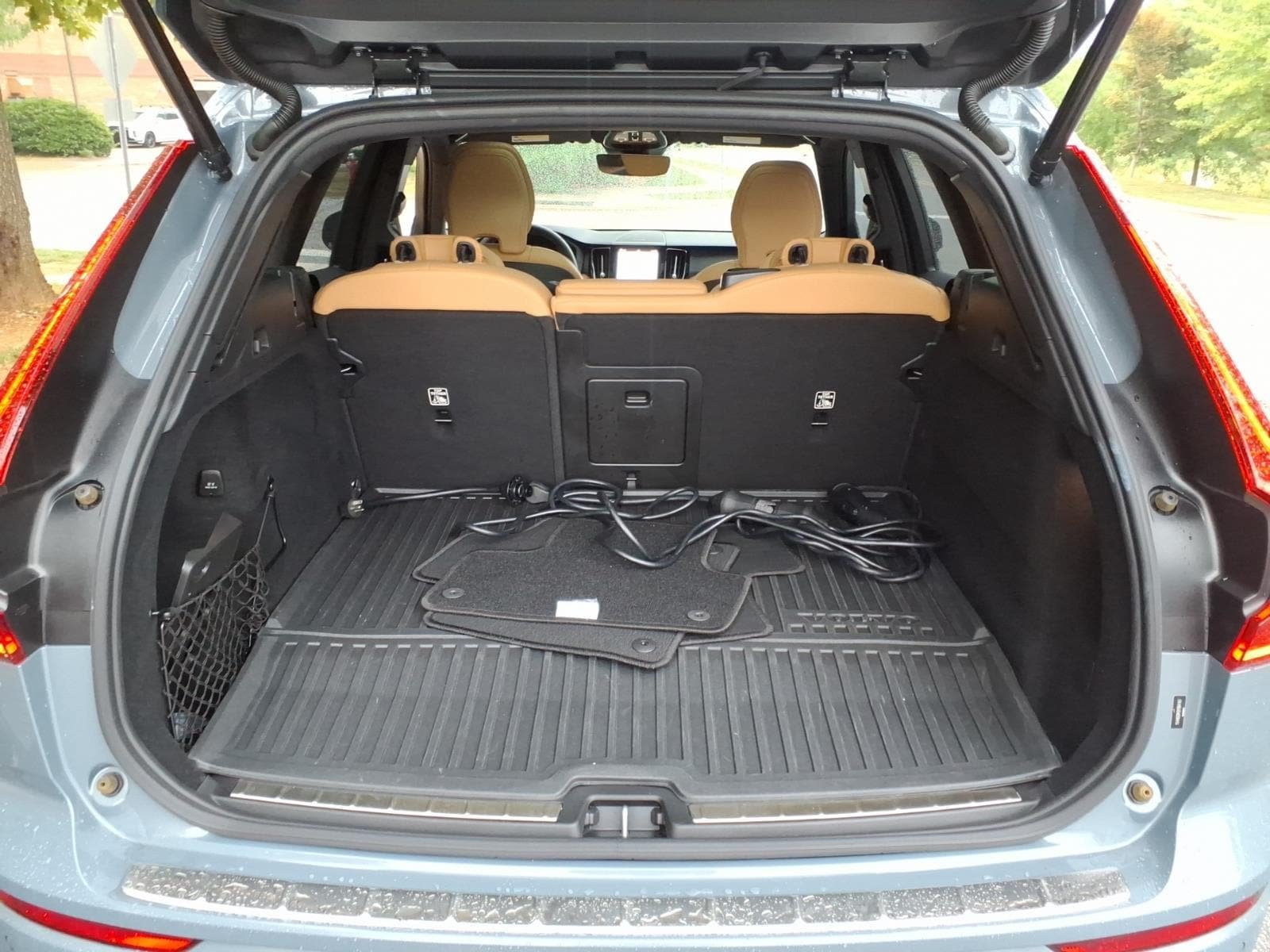 Certified 2024 Volvo XC60 T8 Ultimate w/ Protection Package Premier AWD/4WD image 5