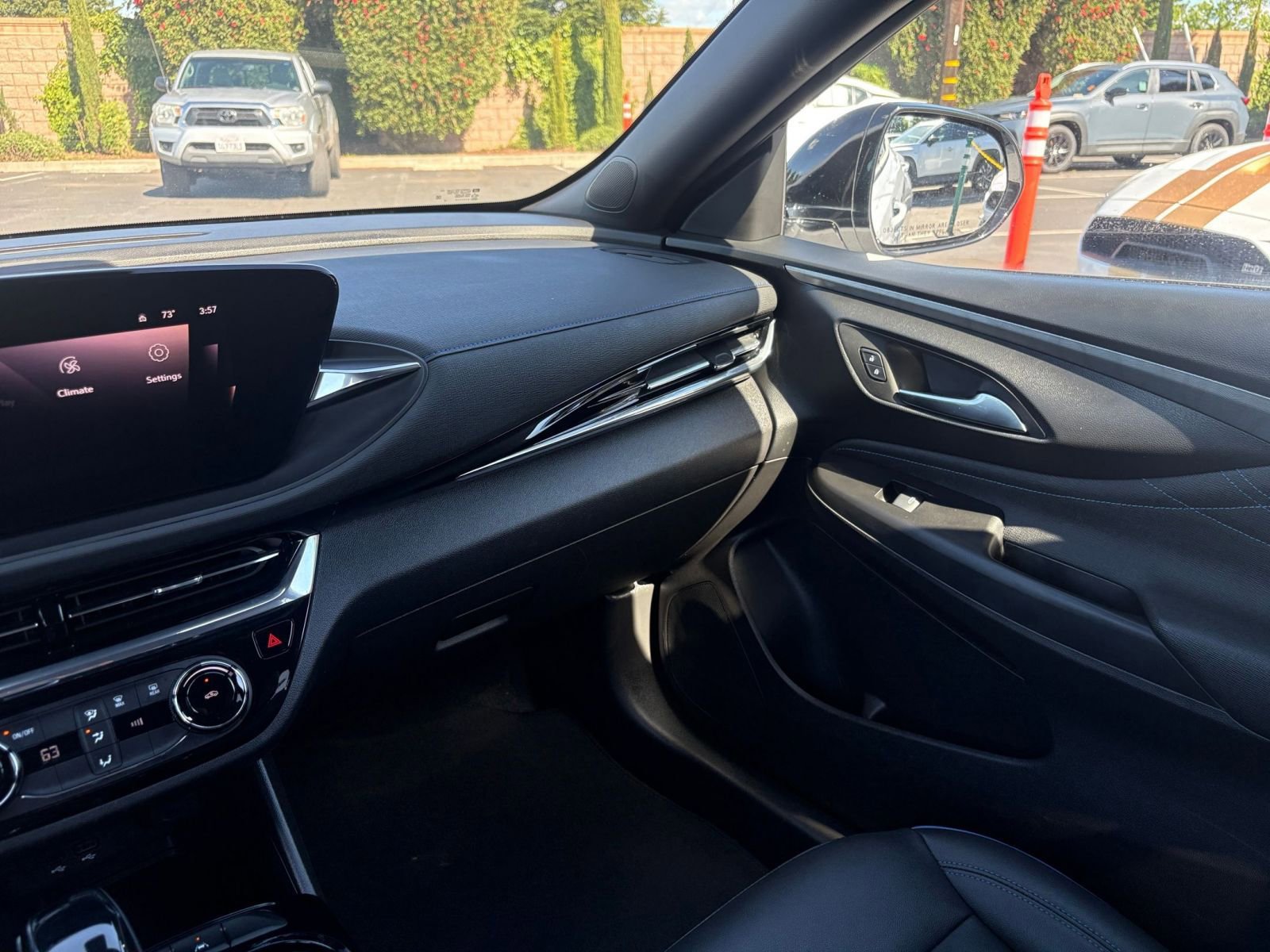 Used 2025 Buick Envista Sport Touring image 34