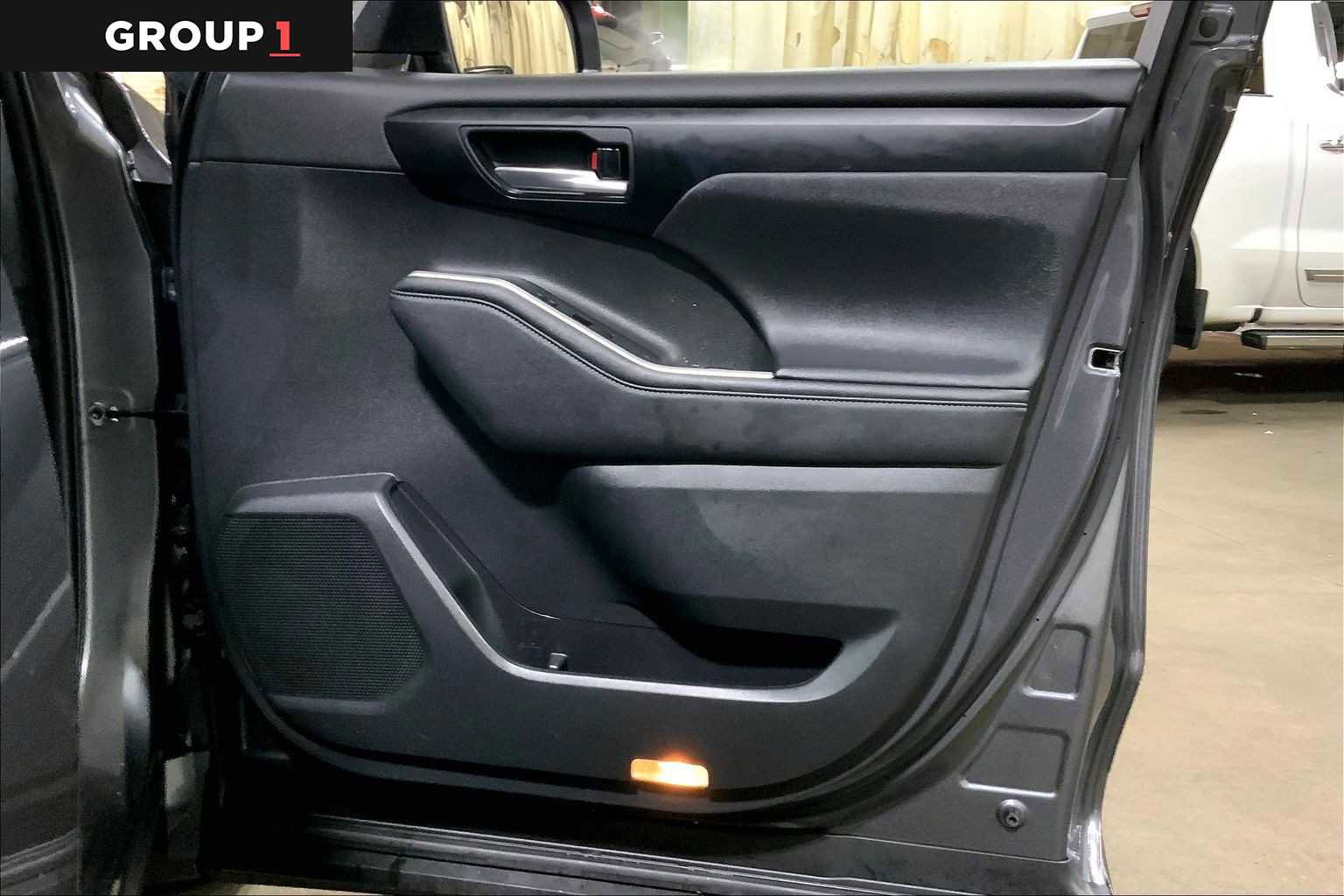 Used 2023 Toyota Highlander XLE image 23