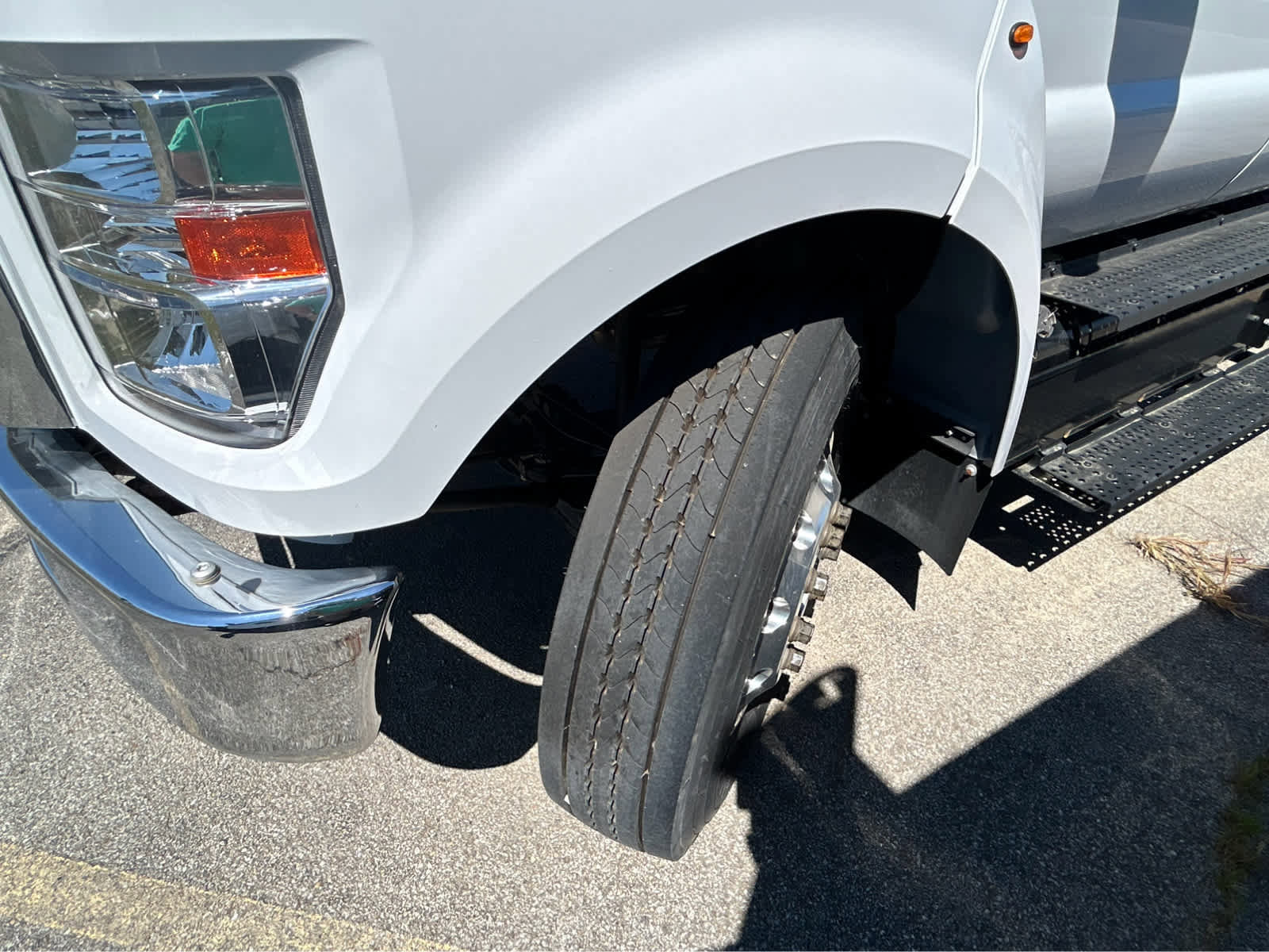 Used 2023 Ford F650 2WD Crew Cab Super Duty image 33