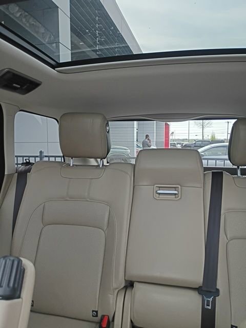 Used 2019 Land Rover Range Rover HSE image 12