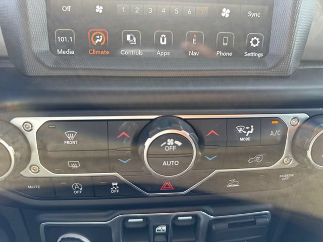 Used 2022 Jeep Wrangler Unlimited Sahara AWD/4WD image 17