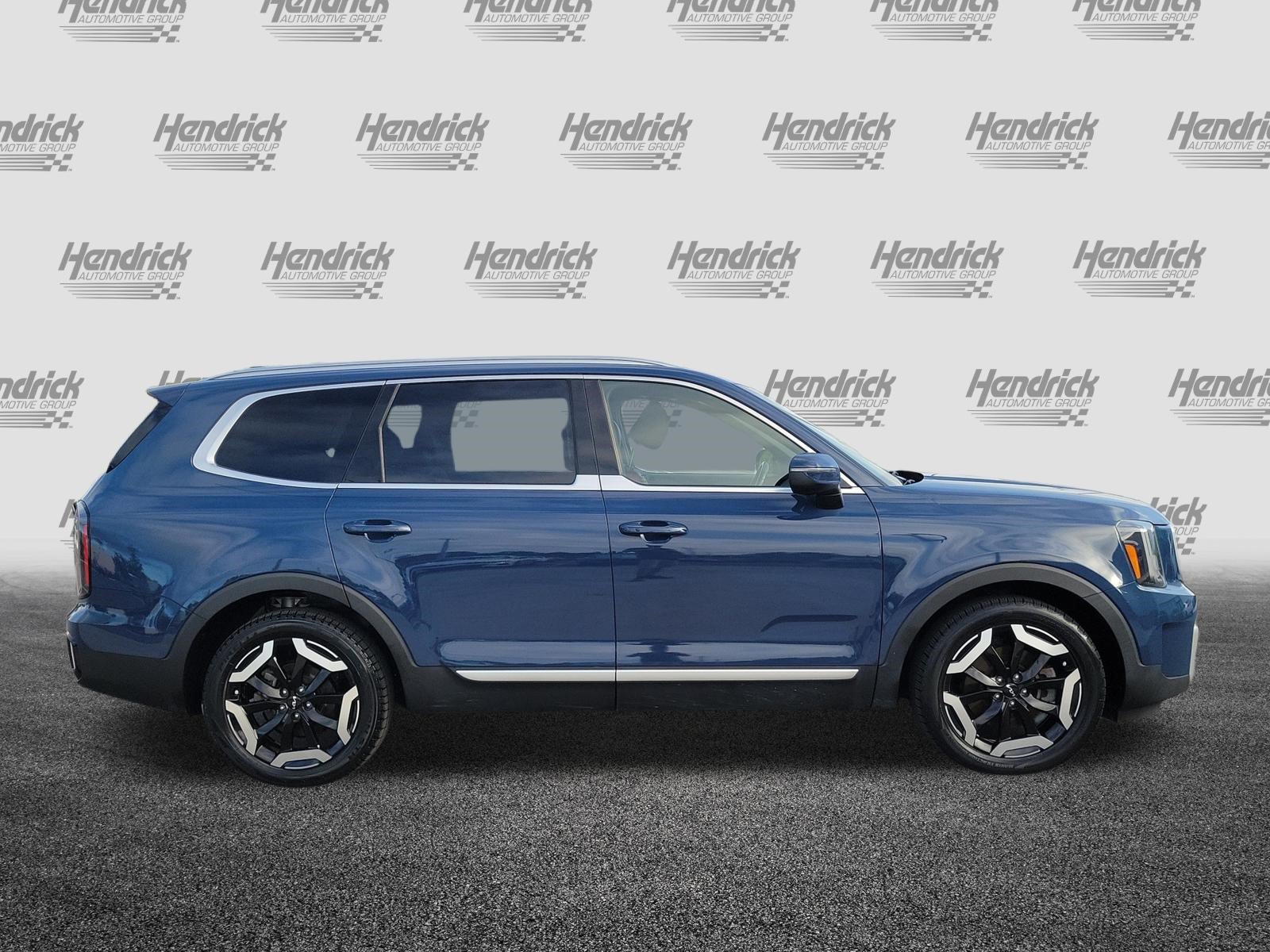 Used 2023 Kia Telluride EX FWD image 8