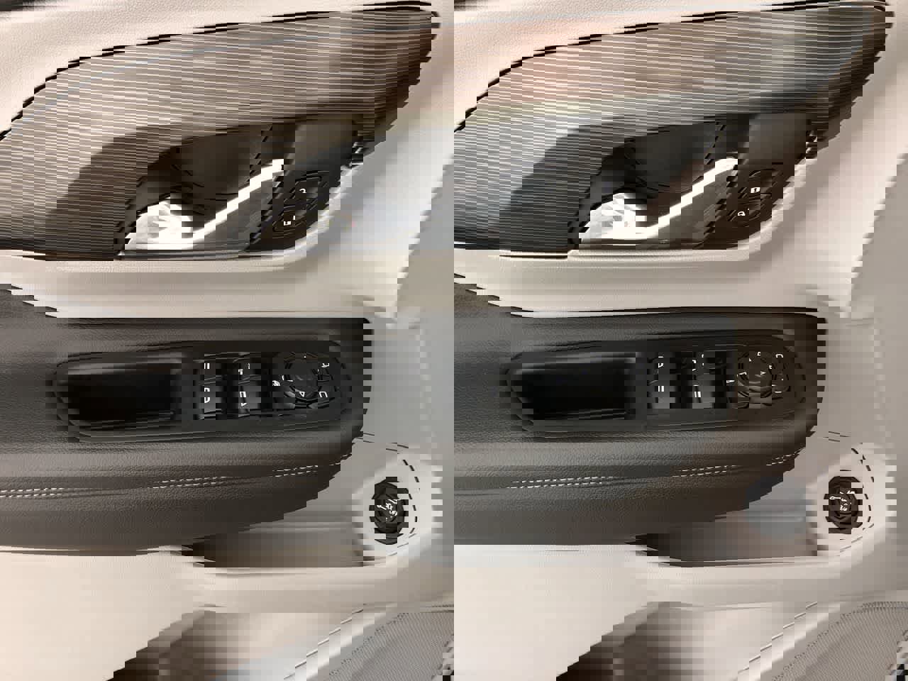 Used 2023 GMC Terrain SLE w/ Driver Convenience Package image 11