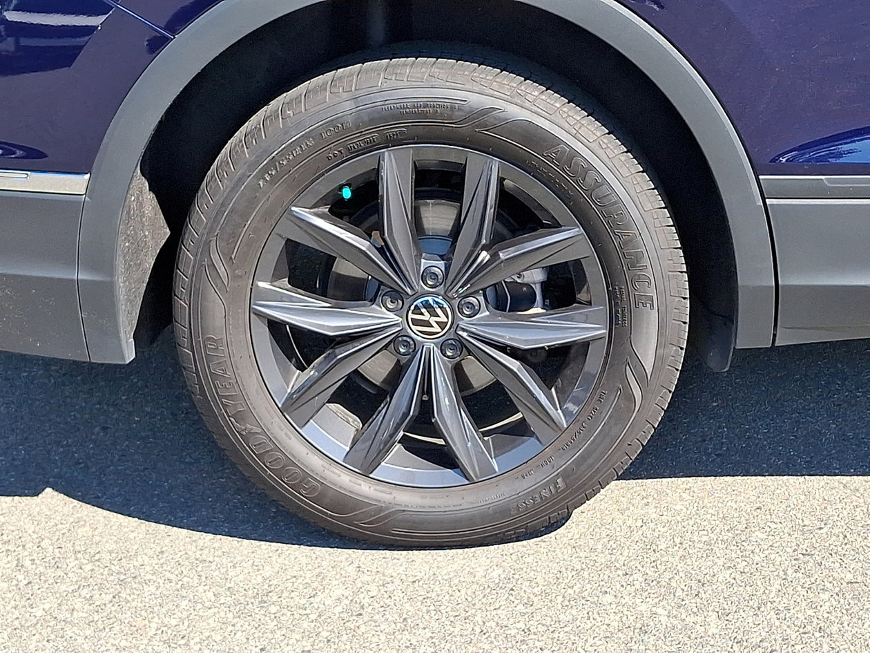 Certified 2024 Volkswagen Tiguan SE FWD image 8