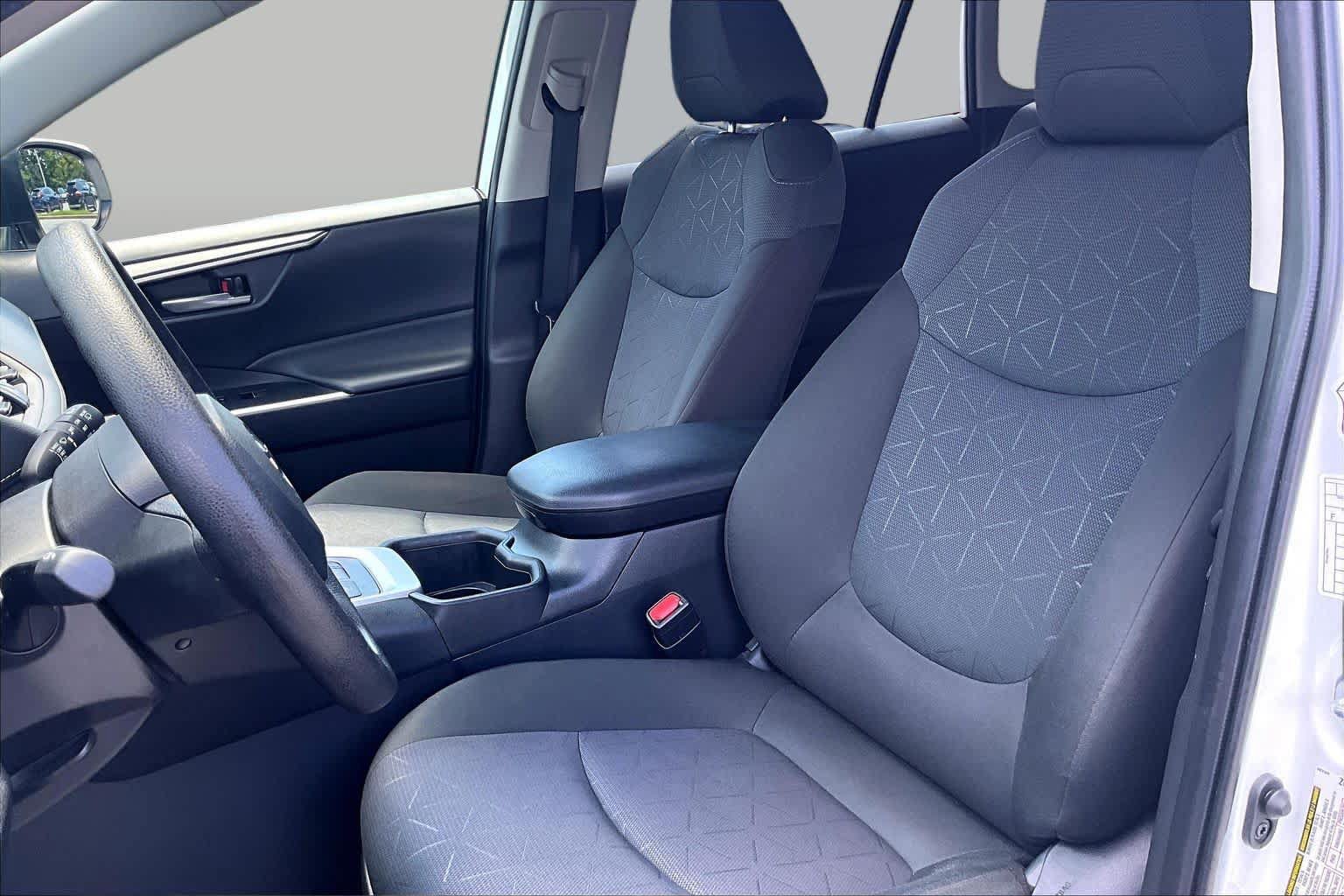 Used 2025 Toyota RAV4 XLE AWD/4WD image 8