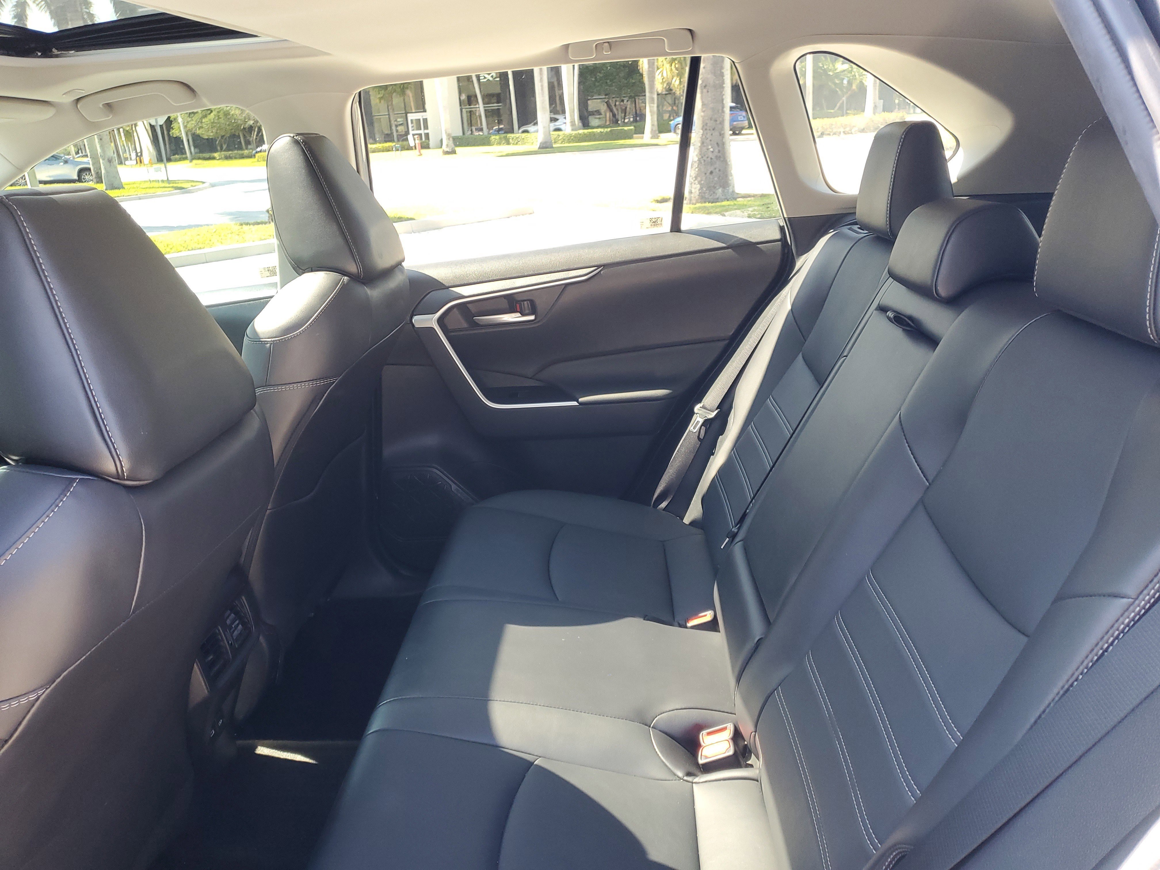 Used 2023 Toyota RAV4 XLE Premium image 15