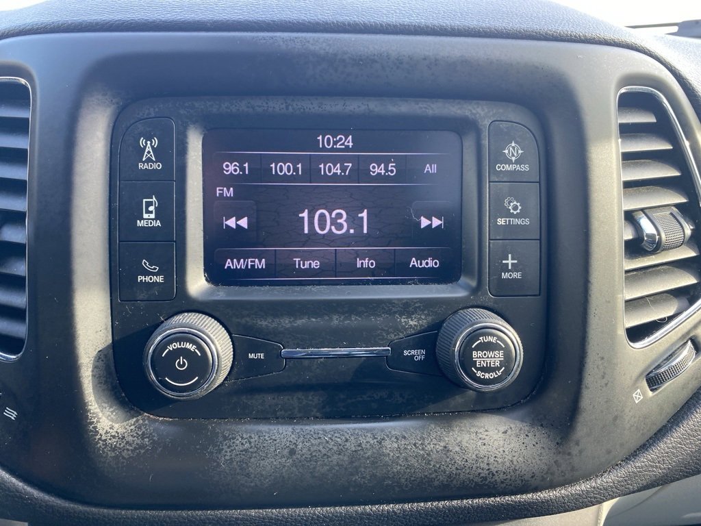 Used 2017 Jeep Compass Latitude image 37