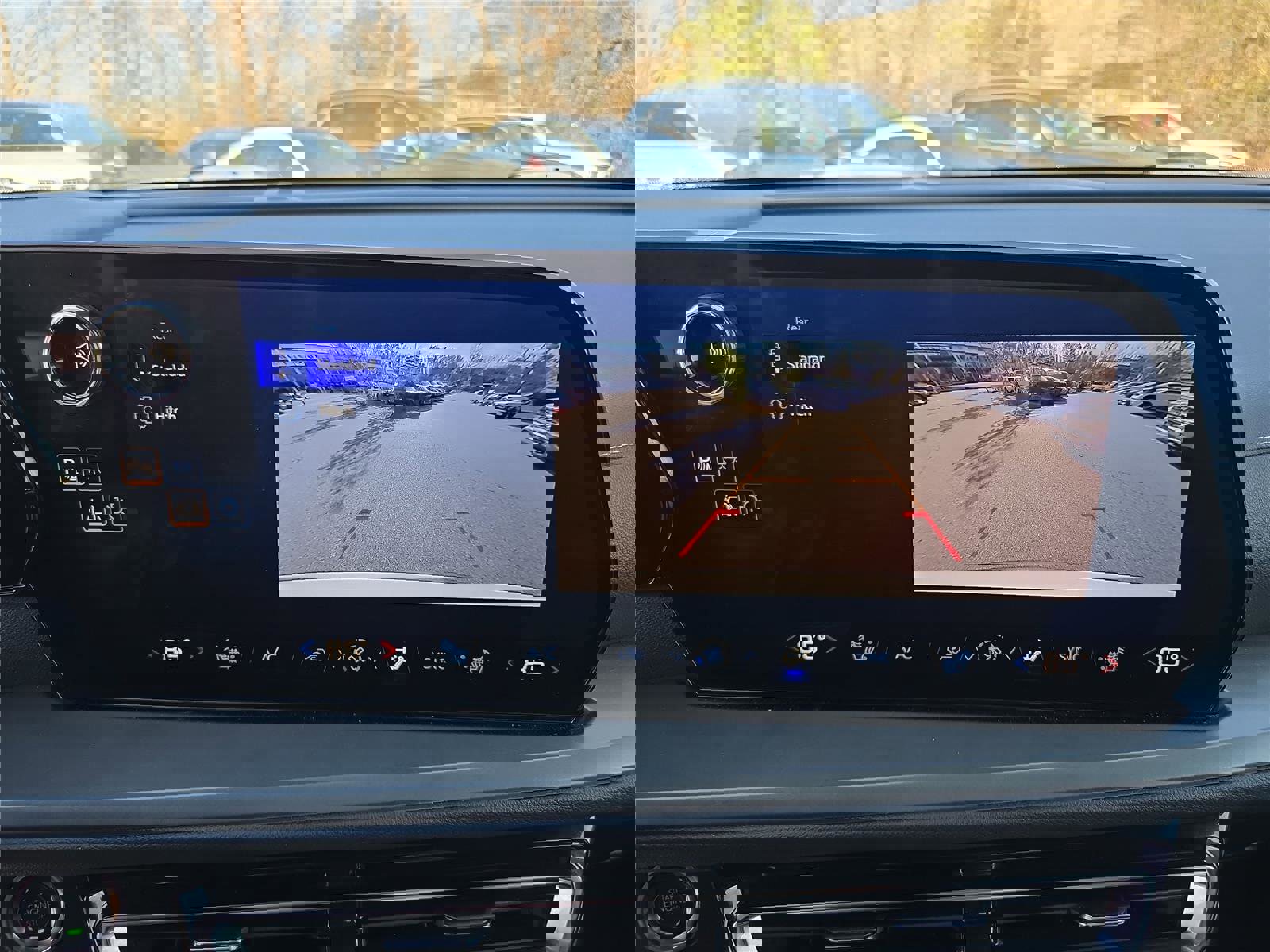 Used 2025 Chevrolet Traverse LT image 25