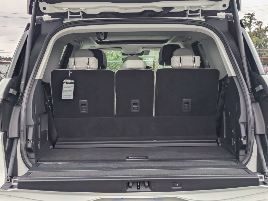 Certified 2026 Lincoln Navigator Reserve AWD/4WD image 13