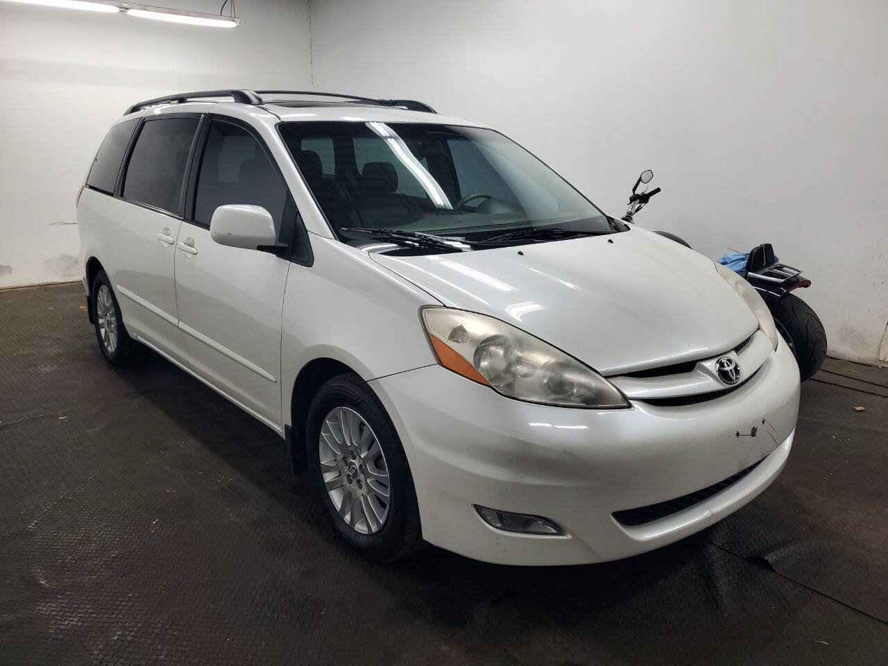 Used 2007 Toyota Sienna FWD image 3