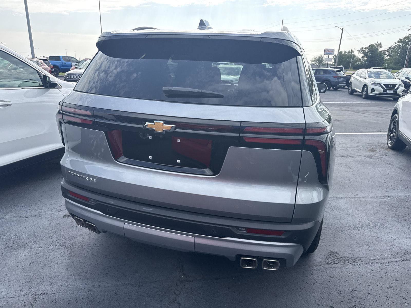 Used 2026 Chevrolet Traverse LT w/ Driver Confidence Package FWD image 3