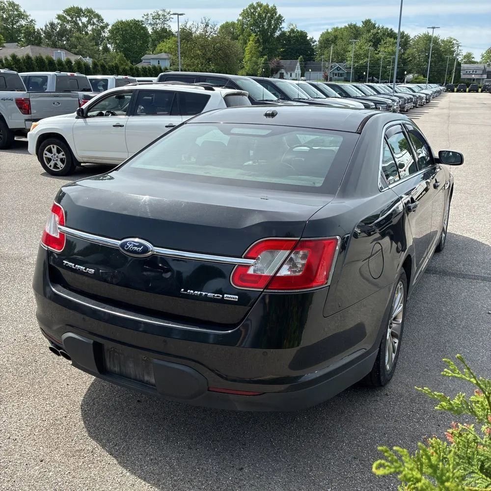 Used 2010 Ford Taurus Limited AWD/4WD image 8