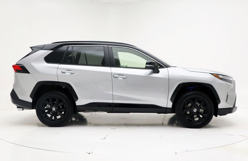Used 2025 Toyota RAV4 XSE w/ Weather Package AWD/4WD image 3
