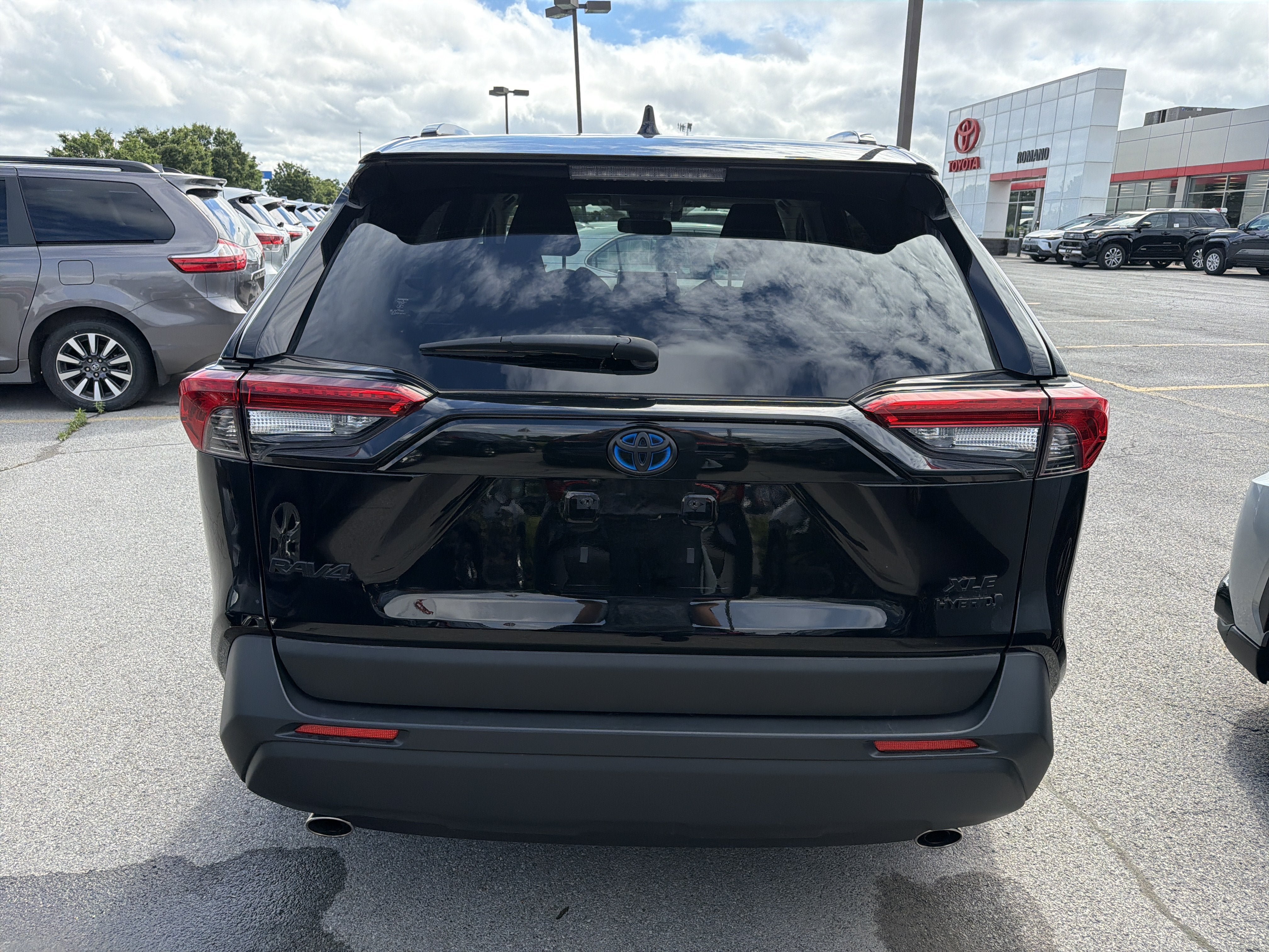 Used 2023 Toyota RAV4 XLE w/ XLE Grade Weather Package AWD/4WD image 6