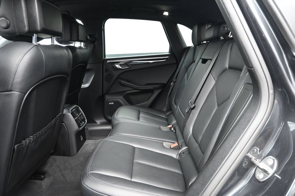 Used 2020 Porsche Macan AWD/4WD image 14