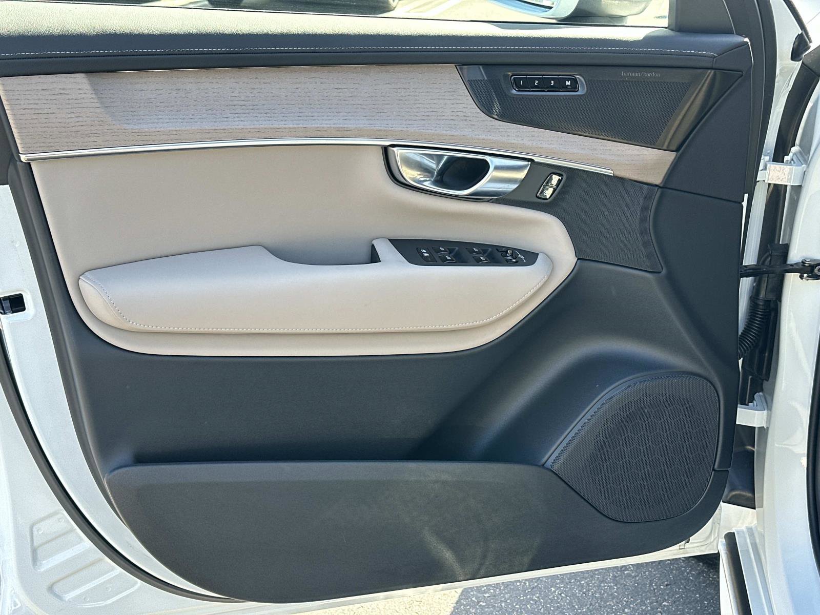 Certified 2026 Volvo XC90 B6 Ultra w/ Protection Package image 15