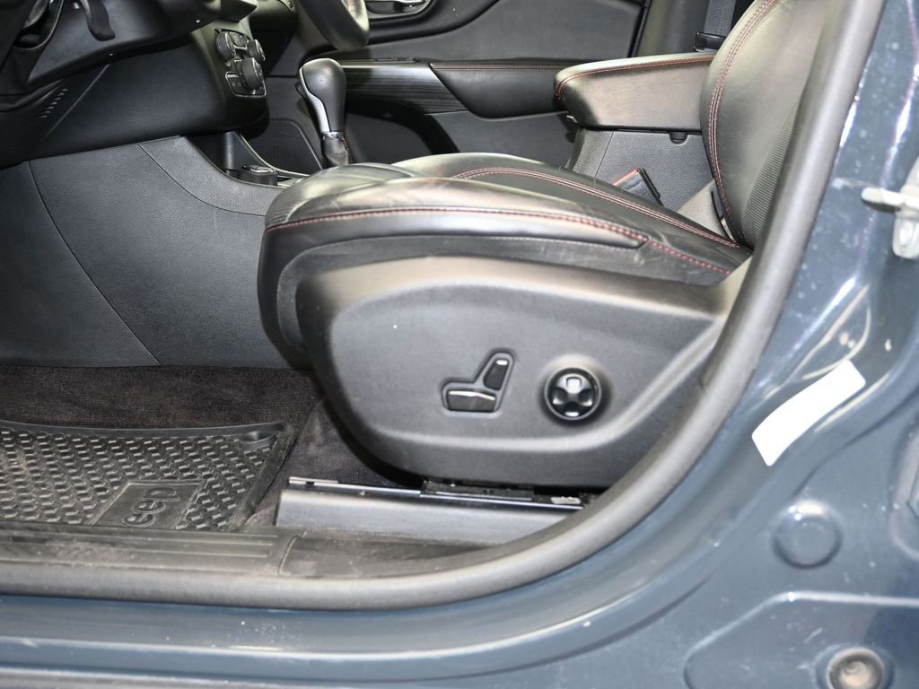 Used 2016 Jeep Cherokee Trailhawk w/ Comfort/Convenience Group image 23