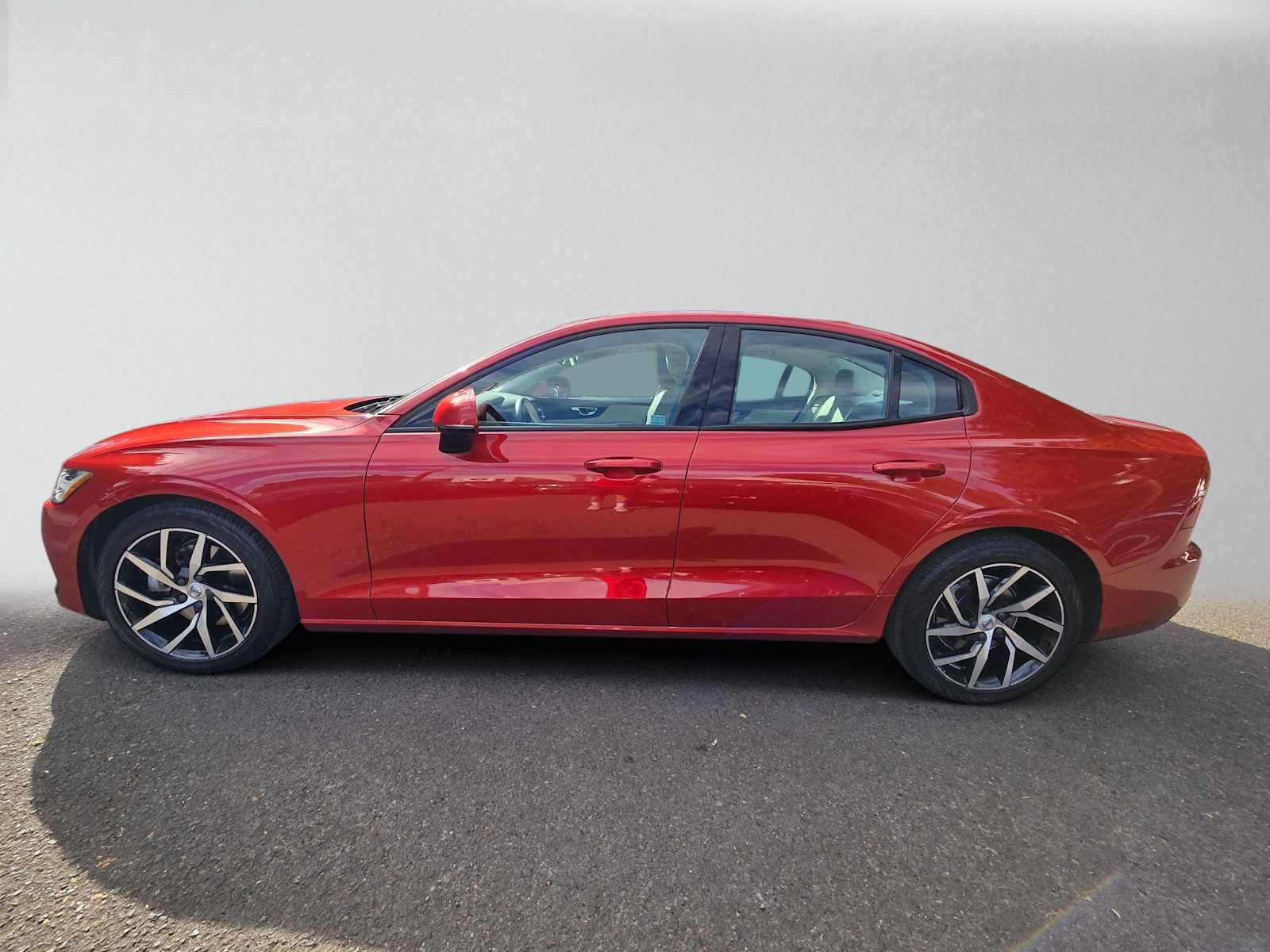 Used 2020 Volvo S60 T5 Momentum w/ Premium Package FWD image 6