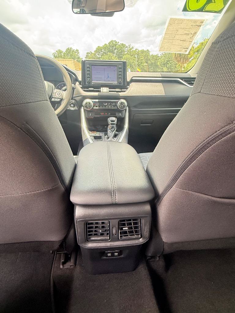 Used 2020 Toyota RAV4 XLE FWD image 5