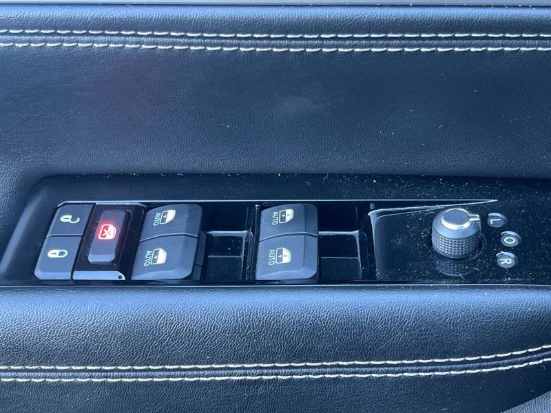 Used 2024 Jeep Wagoneer Series II w/ Flexible Seating Group image 32