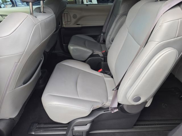 Used 2022 Toyota Sienna XLE FWD image 17