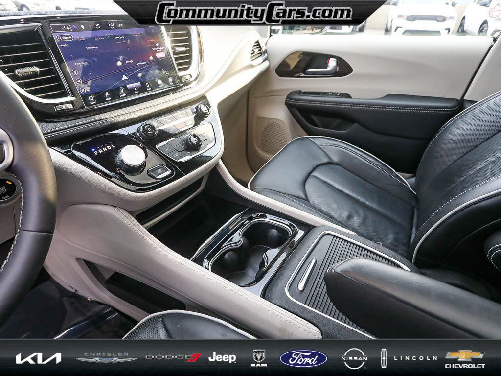 Used 2024 Chrysler Pacifica Limited image 20